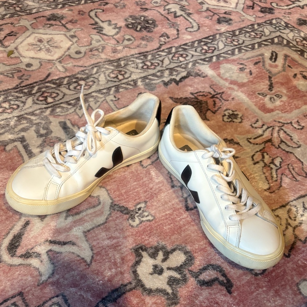 Veja White Leather Sneakers with Black Details, size 6 (US), 37 (EU) - Picture 3 of 10